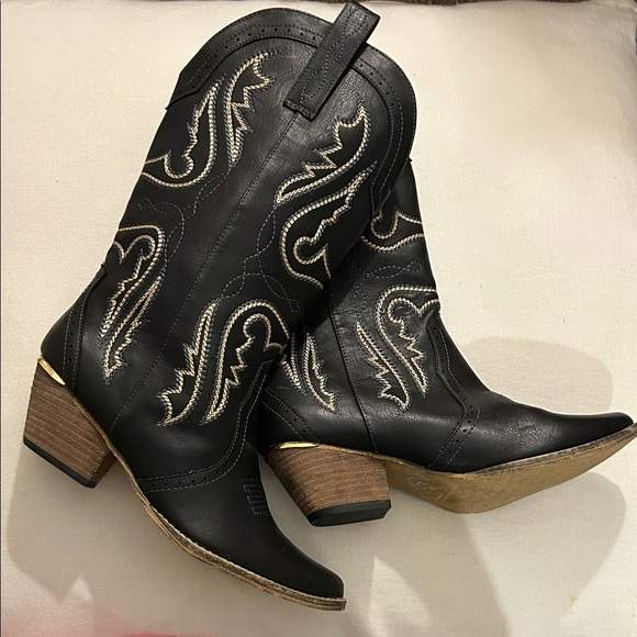 Very Volatile Black and Tan Western Heeled Boots - Picture 1 of 16